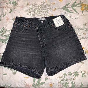 Abercrombie & Fitch curve love Washed Black Asymmetric
Dad Short